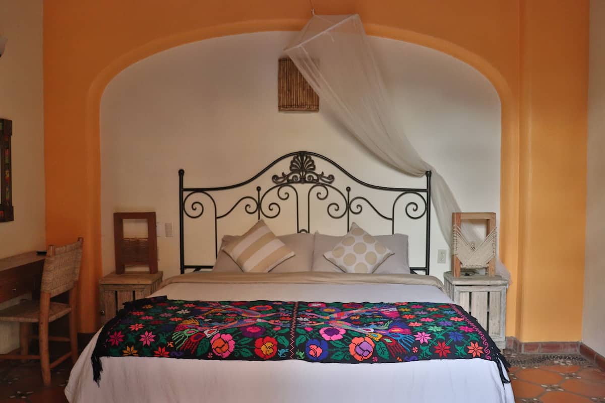 Beto Room | Individually decorated, iron/ironing board, free WiFi, bed sheets
