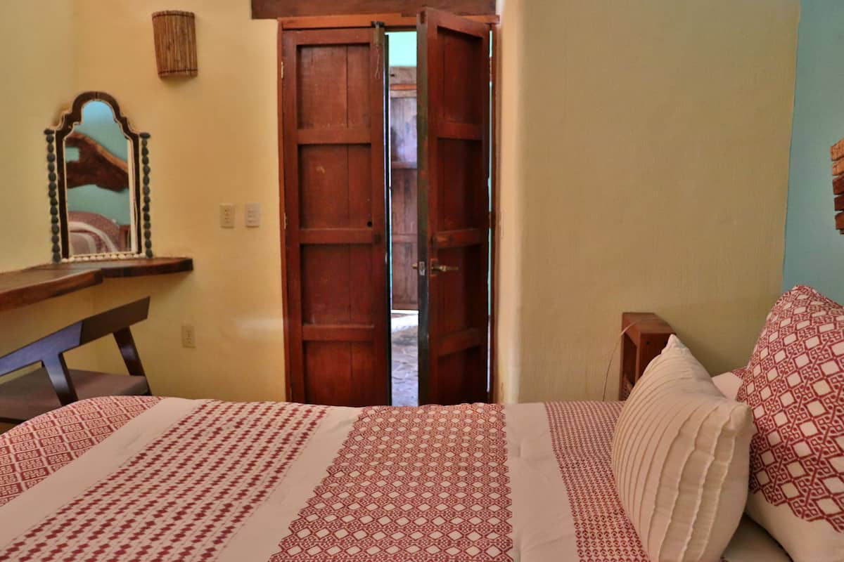 Osvaldo | Individually decorated, iron/ironing board, free WiFi, bed sheets