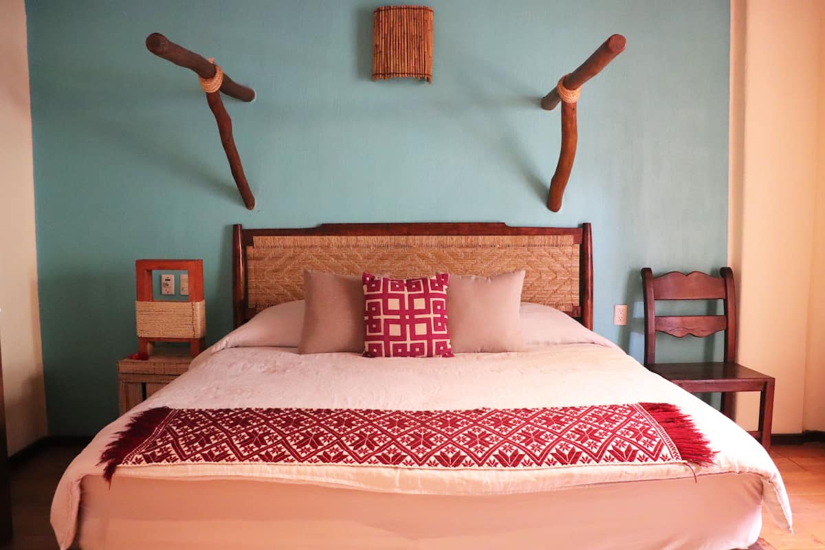 Room Chuy | Individually decorated, iron/ironing board, free WiFi, bed sheets