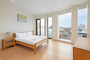 Tabla de planchar con plancha, cunas gratuitas y wifi gratis