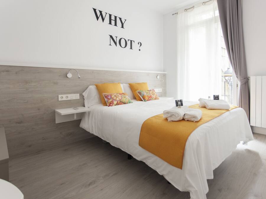 Habitació doble urbana, 1 llit doble | Roba de llit d'alta qualitat i cobrellits