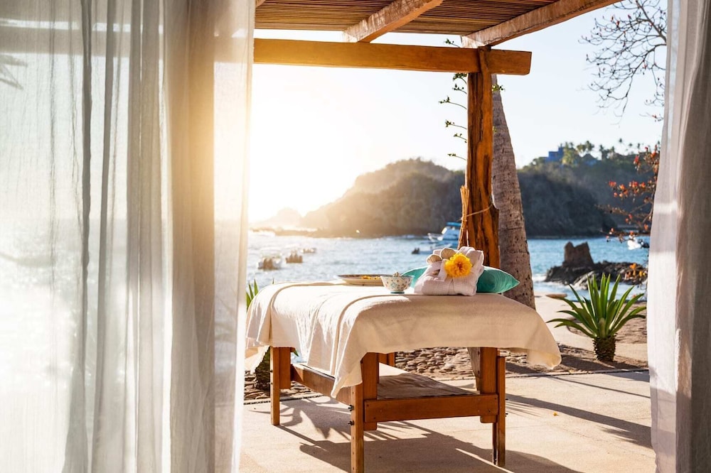 El Careyes Club & Residences by null