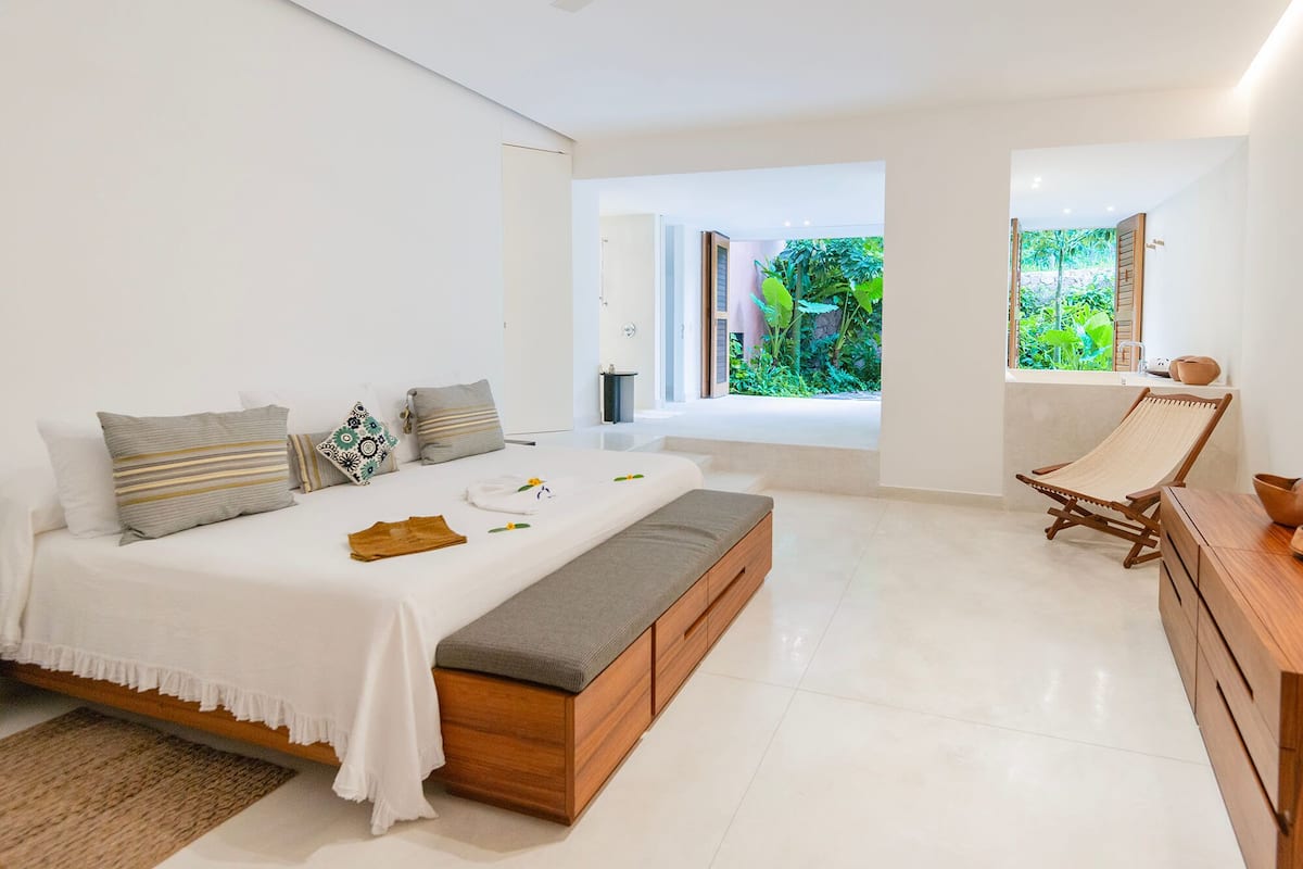 Superior-Suite, 1 King-Bett, Poolblick (One Bedroom)
