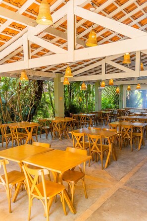 Free daily buffet breakfast - Pousada Vila Jacaa (Ubatuba)