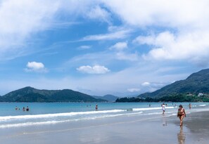 On the beach - Pousada Vila Jacaa (Ubatuba)