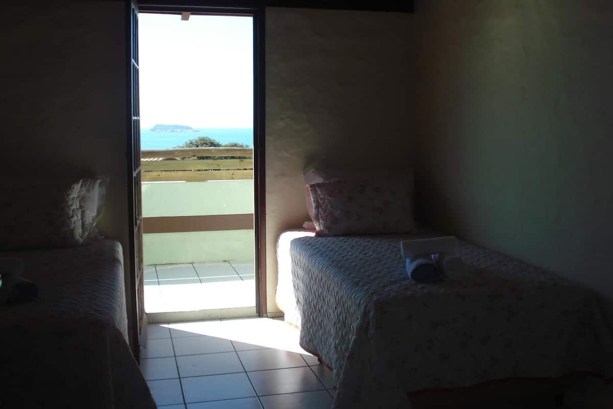 1 bedroom, blackout curtains, free WiFi, bed sheets