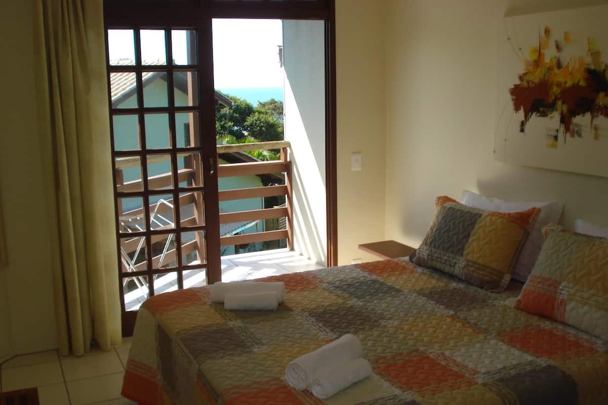 1 bedroom, blackout drapes, free WiFi, bed sheets