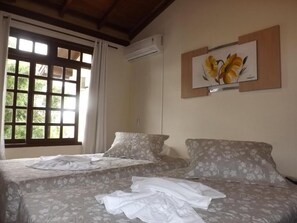 1 bedroom, blackout drapes, free WiFi, bed sheets - Pousada Solar Do Santinho (Florianópolis)