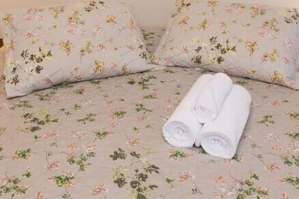 1 bedroom, blackout curtains, free WiFi, bed sheets