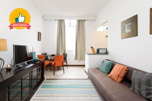 Apartment | Living room | Flat-screen TV - All in Rio Copa Ipanema Confortável Quarto e Sala (Rio de Janeiro)