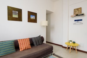 Apartamento | Sala de estar | TV de tela plana