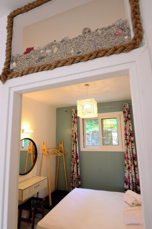 Premium bedding, Tempur-Pedic beds, in-room safe, individually decorated - Villa Ektoras By EY Villas (Parga)