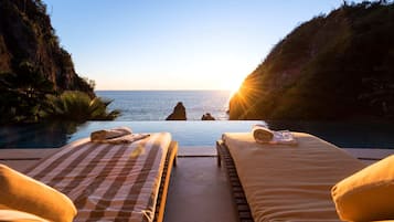 Luxury-Villa, Mehrere Betten, Strandblick (VILLA NIDO DE AMOR) | Terrasse/Patio