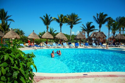 Charming 2 bedroom Apartment within Bahia Principe Resort