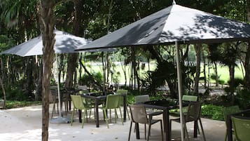Bữa sáng kiểu Âu hàng ngày (8 USD/mỗi người)