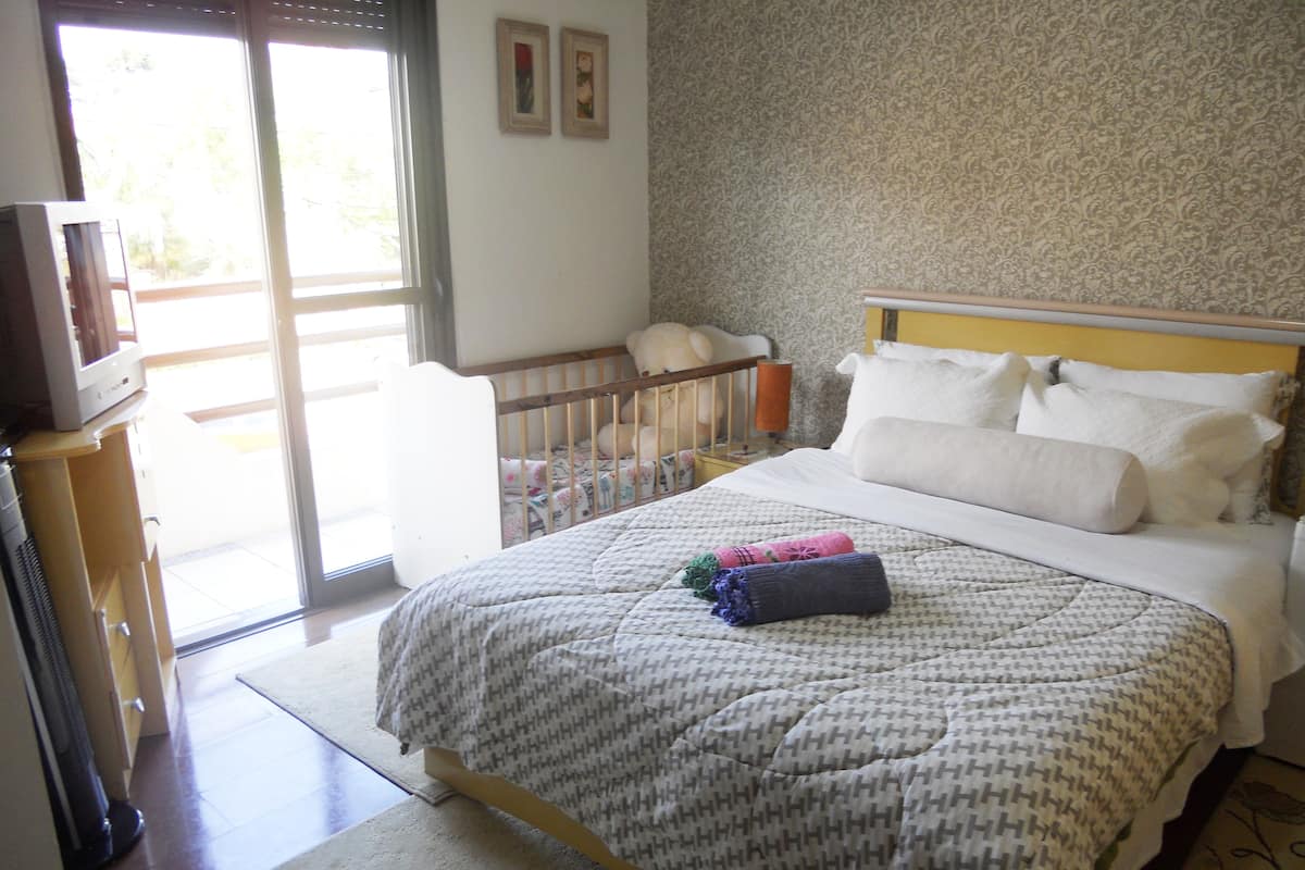 Triple Room | Desk, laptop workspace, WiFi (free), individually decorated