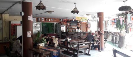 Breakfast, lunch, dinner served; international cuisine