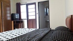 Standard Fan Room | Free WiFi, bed sheets - Inter Inn Chiangmai (Chiang Mai)