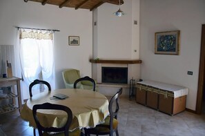 Apartment, 2 Bedrooms | Living room | Flat-screen TV - Campagna in Compagnia (Vallo di Nera)