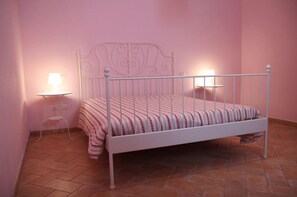 Appartement, 1 slaapkamer | Een bureau, geluiddichte muren, gratis babybedden, gratis wifi