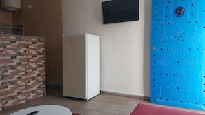 Estúdio | Sala de estar | TV LED 32 polegadas com canais a cabo, TV
