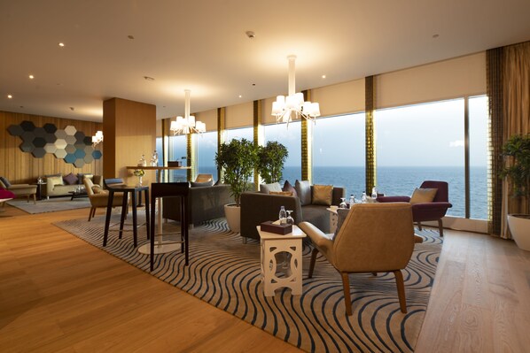 Cocktailbar, uitzicht op het zwembad, dagelijks geopend