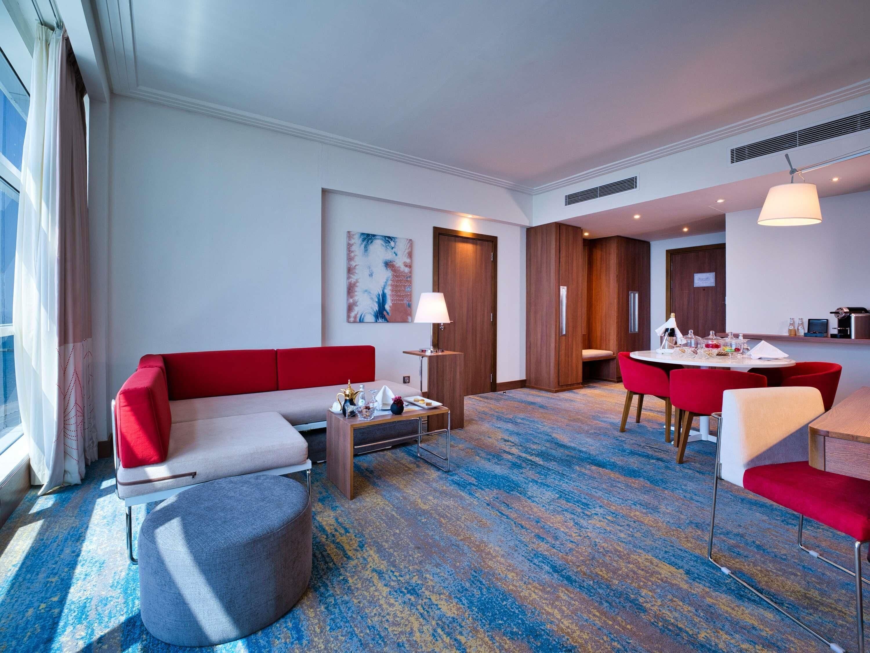 高级套房, 泳池景观 | 1 多间卧室、埃及棉床单、高档床上用品、加厚床垫