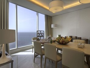 Phòng Suite Royal, quang cảnh biển (The Meaning of Luxury Life) | 1 phòng ngủ, bộ trải giường bằng vải cotton Ai Cập 