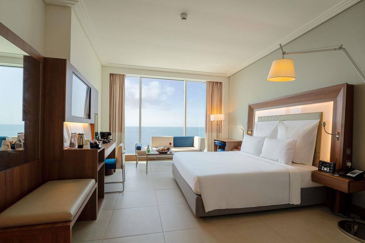 Habitación superior, 1 cama King size, vista al mar | 1 habitación, sábanas de algodón egipcio y ropa de cama de alta calidad 