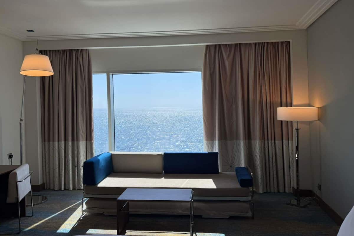 Superior Room, 1 King Bed, Sea View | 1 bedroom, Egyptian cotton sheets, premium bedding, pillow-top beds