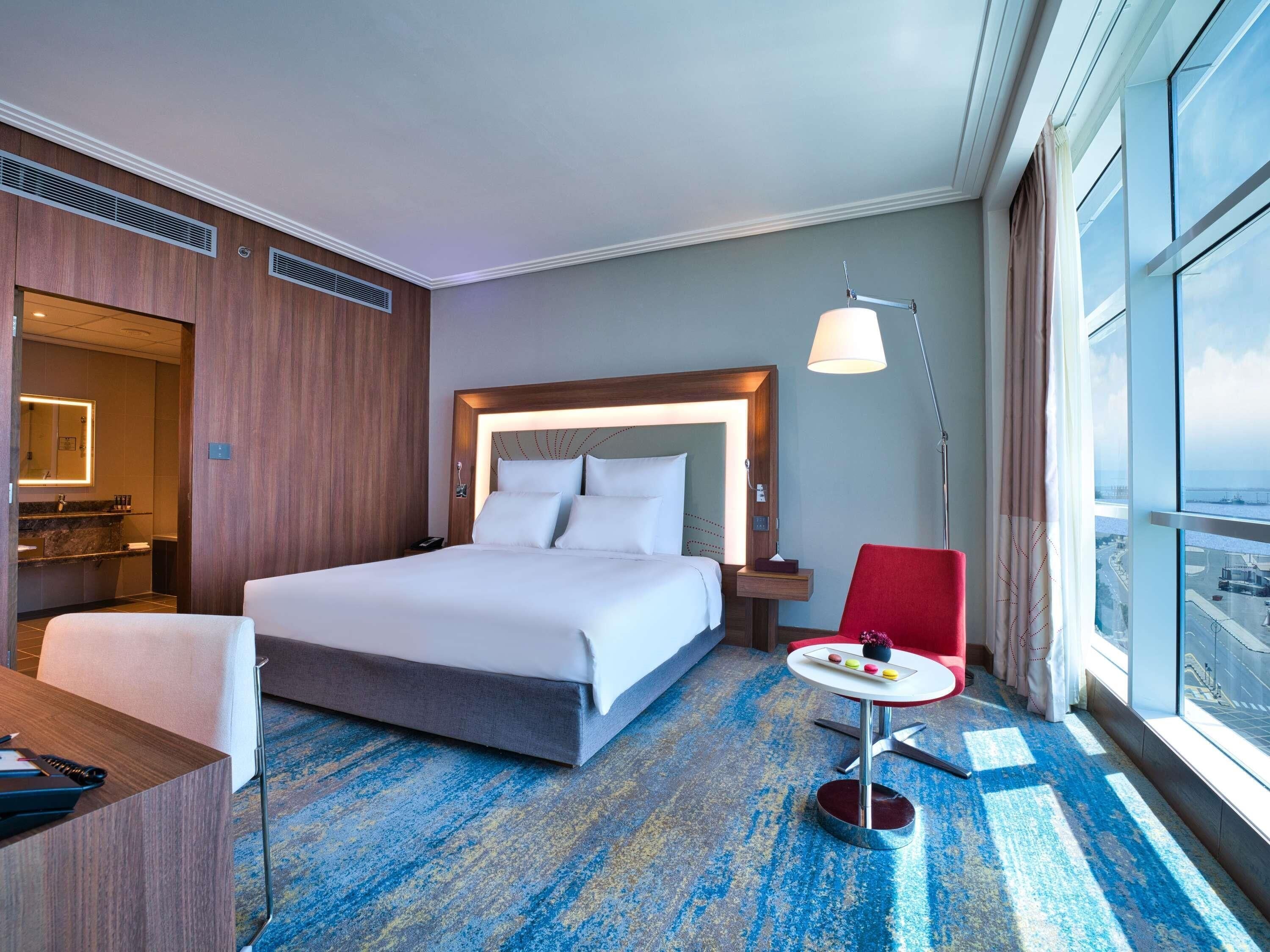 Suite Superior, pemandangan kolam renang | 1 kamar tidur, seprai katun Mesir, dan seprai premium