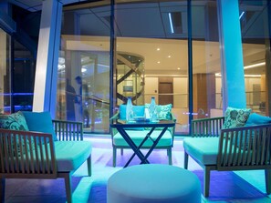 Outdoor pool, open 9:00 AM to 6:00 PM, pool loungers