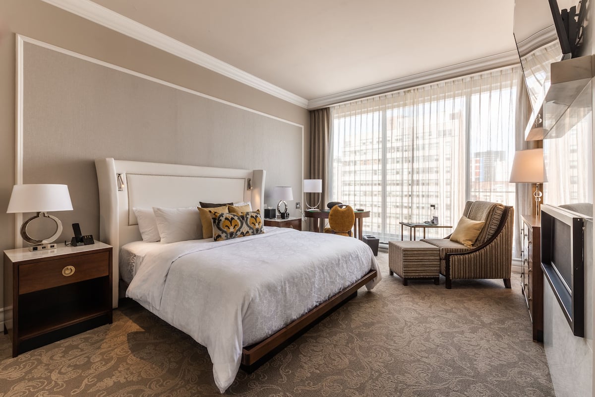 Deluxe Room, 1 King Bed, City View | 1 bedroom, premium bedding, down comforters, minibar
