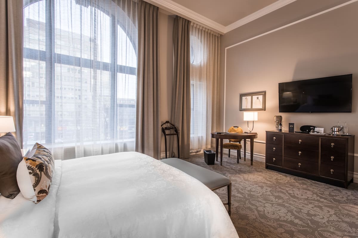 Grand Deluxe, 1 King Bed, City View | 1 bedroom, premium bedding, down comforters, minibar