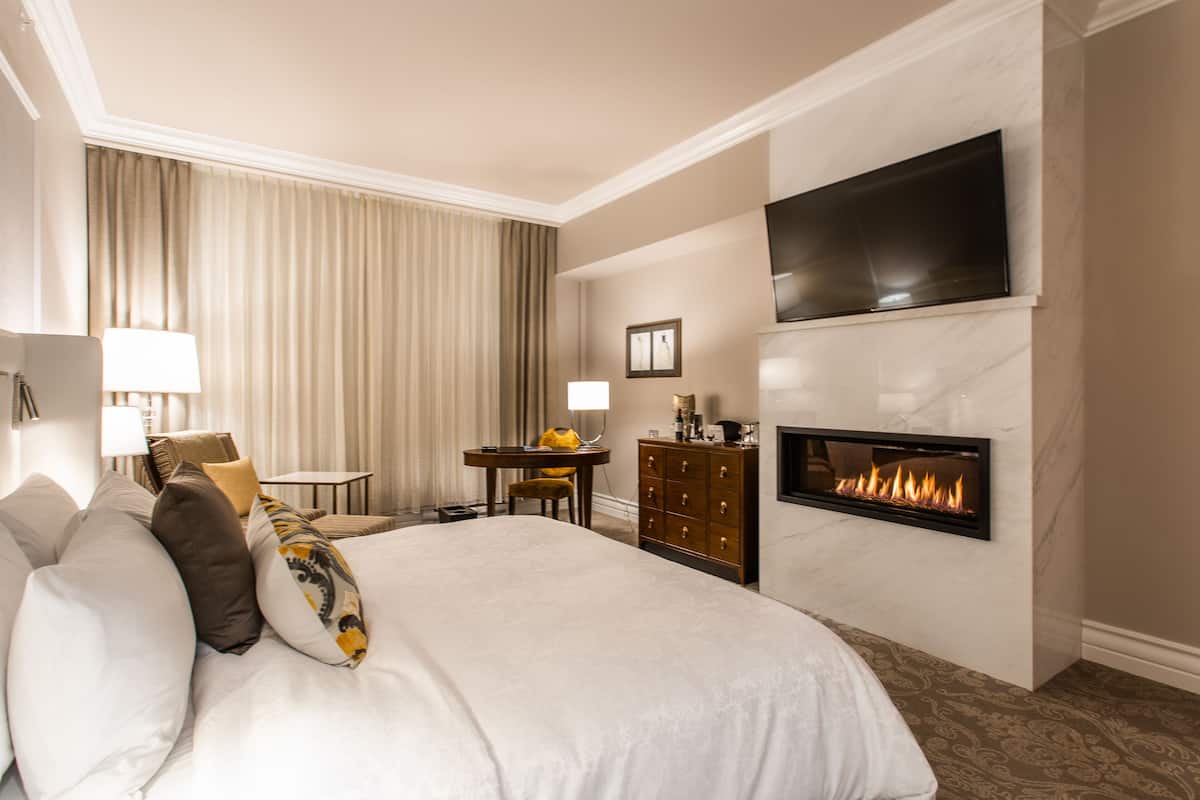 1 bedroom, premium bedding, down comforters, minibar