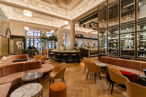 Lobby lounge