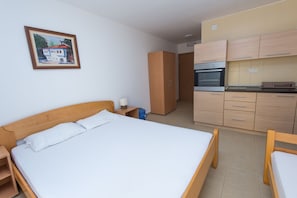 Apartment, 1 Bedroom, Sea View, Sea Facing | 1 bedroom, desk, iron/ironing board, free WiFi - MTV Apartments Petrovac (Petrovac)