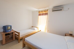 Apartment, 1 Schlafzimmer, Meerblick, Meerseite | 1 Schlafzimmer, Schreibtisch, Bügeleisen/Bügelbrett, kostenloses WLAN