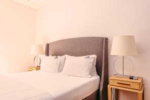 Habitación doble, vistas al jardín | Ropa de cama hipoalergénica, escritorio, sistema de insonorización