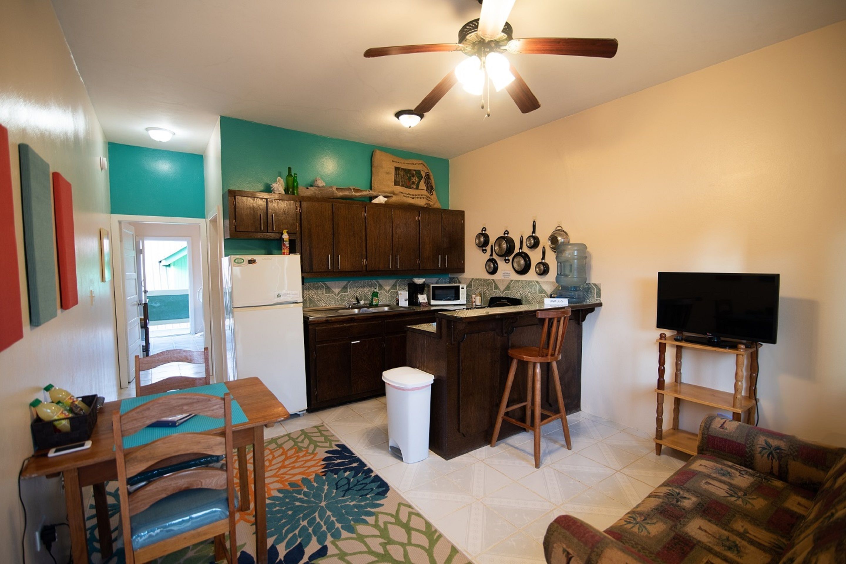 deluxe apartment, 1 king bed, non smoking, kitchen | 1 bedroom, desk, laptop workspace, blackout curtains