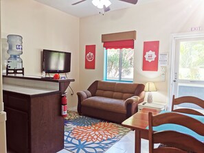 Apartamento Deluxe, 1 cama de matrimonio grande, no fumadores, cocina | 1 dormitorio, escritorio, espacio para trabajar con un portátil