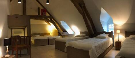 Classic Shared Dormitory | In-room safe, free WiFi, bed sheets