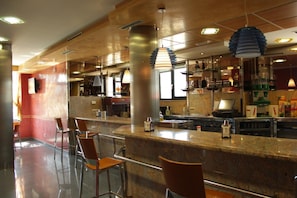 Bar (on property) - Hostal Tio Pepe II (Bembibre)