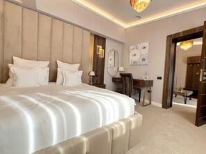 Egyptian cotton sheets, premium bedding, down duvets, pillow-top beds - Hotel Boutique 5 Continents (Craiova)