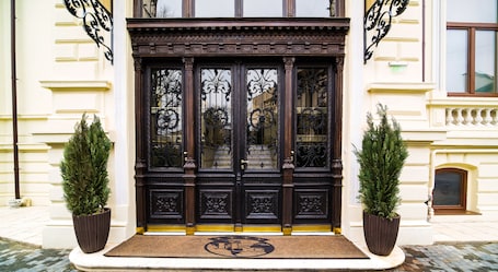Property entrance. Hotel Boutique 5 Continents