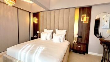 1 bedroom, Egyptian cotton sheets, premium bedding, down duvets