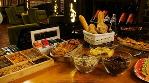Breakfast, lunch and dinner served - Hotel Boutique 5 Continents (Craiova)