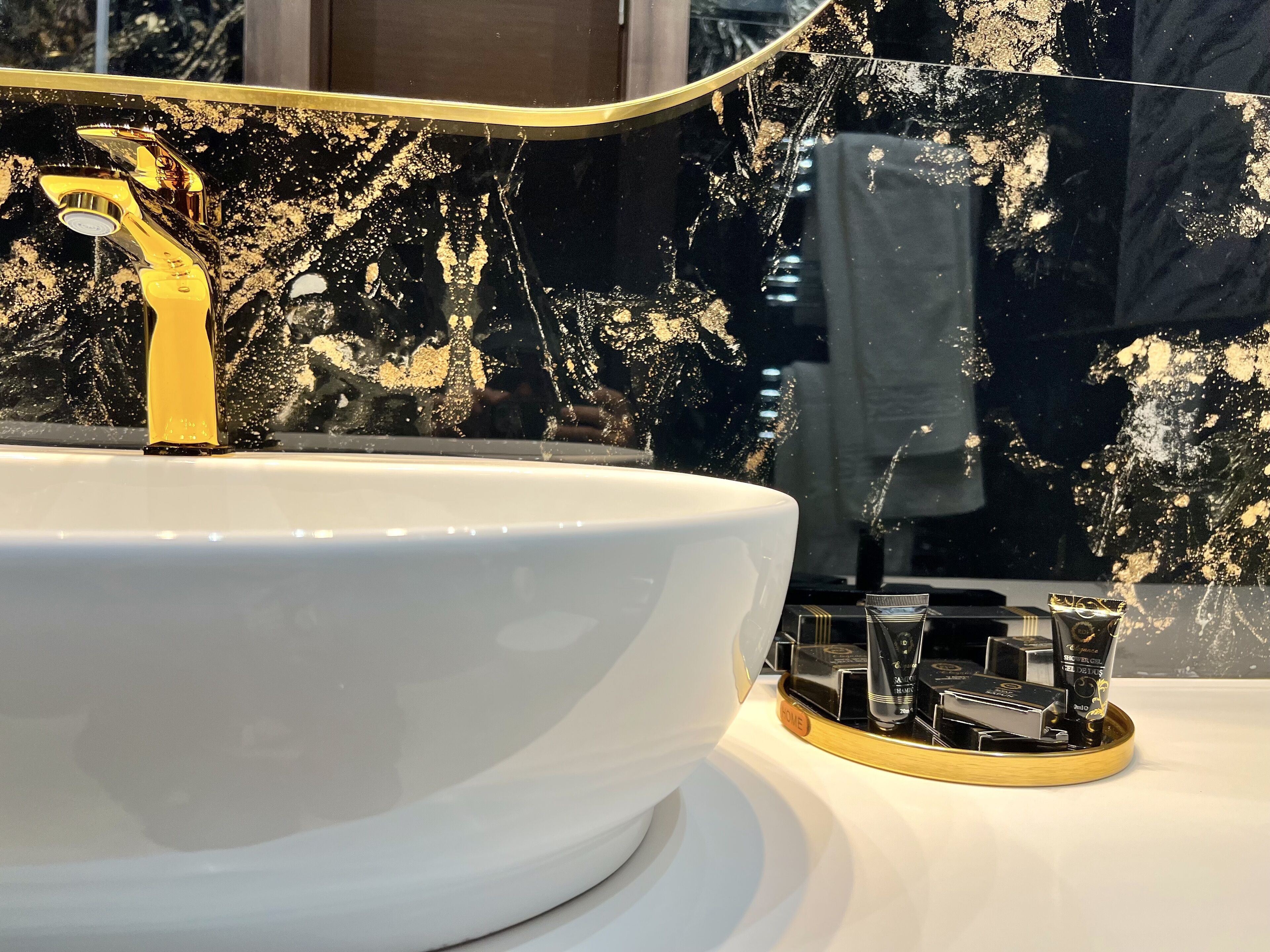 business suite, 1 king bed with sofa bed, ensuite | bathroom | shower, rainfall showerhead, free toiletries, hair dryer