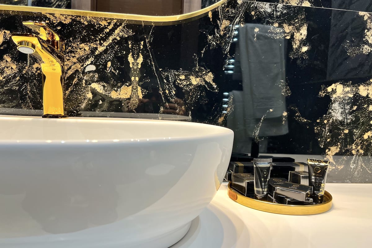 business suite, 1 king bed with sofa bed, ensuite | bathroom | shower, rainfall showerhead, free toiletries, hair dryer