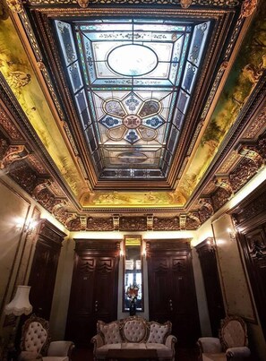 Sala de estar en el lobby